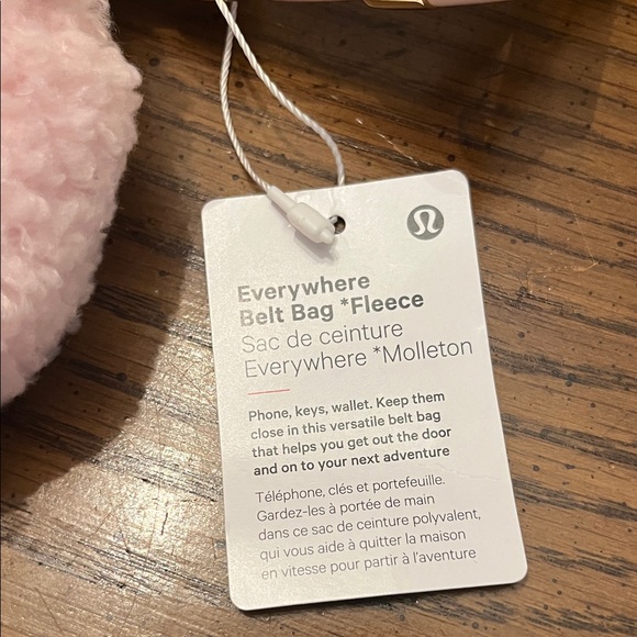 Lululemon Everywhere Fleece Belt Bag in Pink Mist with gold hardware, NWT - Picture 5 of 16